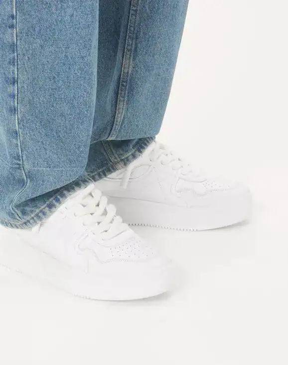 Valentino One Stud Xl Nappa Leather Low-Top Sneaker White - Image 6